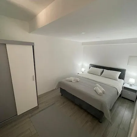 Mole Apartment