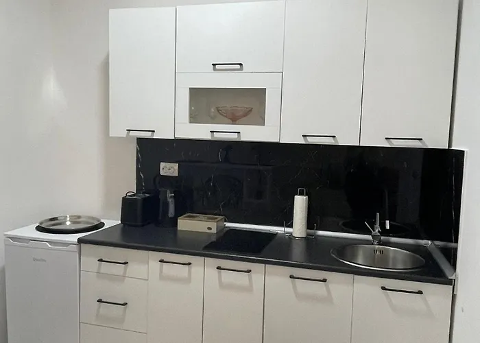 アパート Mole リヴノ